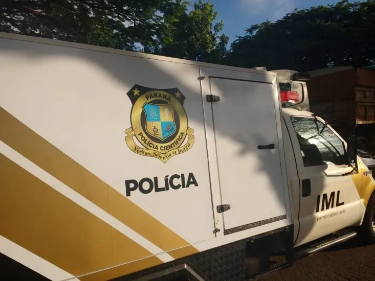 Mulher vai visitar a amiga e a encontra morta