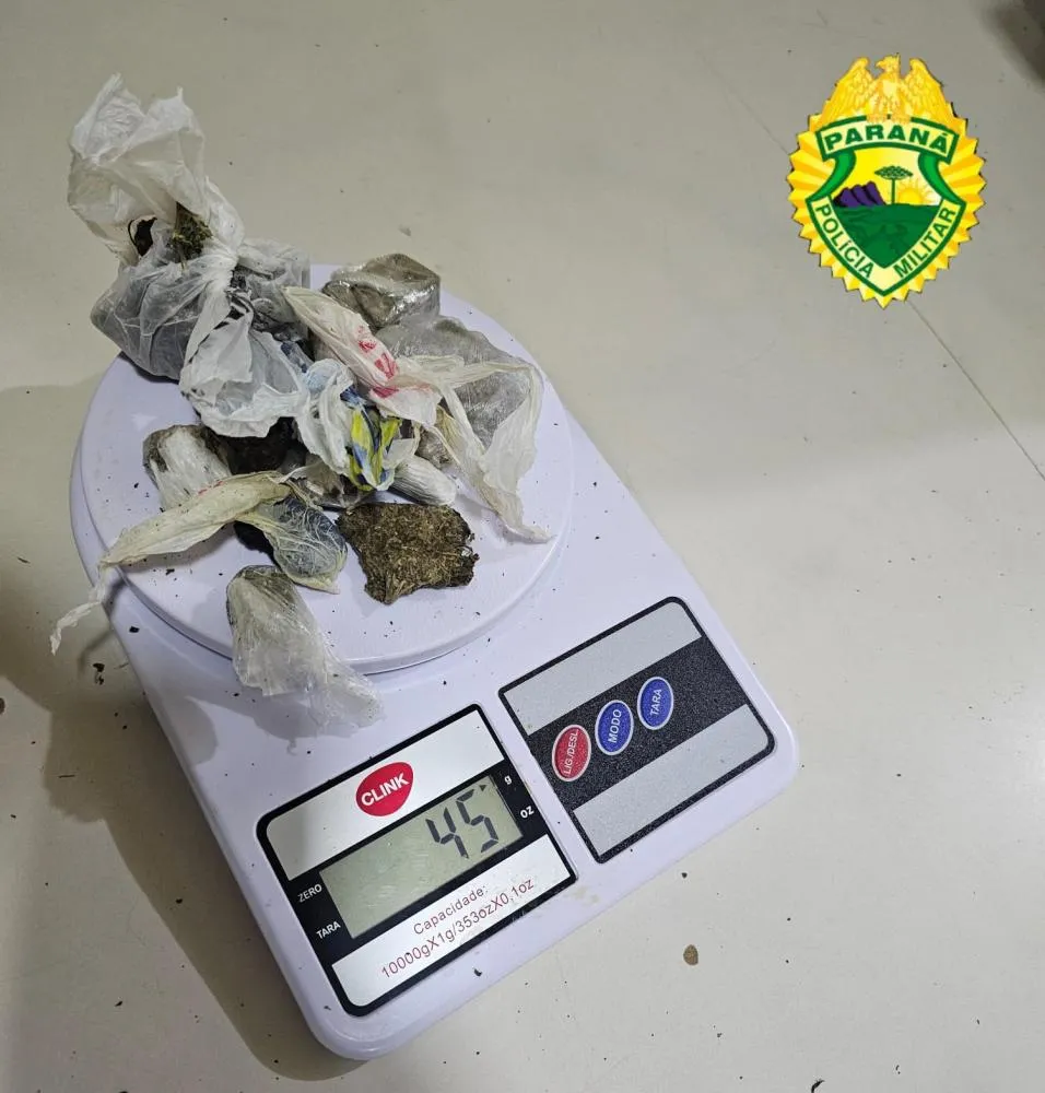 Filha de homem atacado por Pit Bulls é presa com drogas