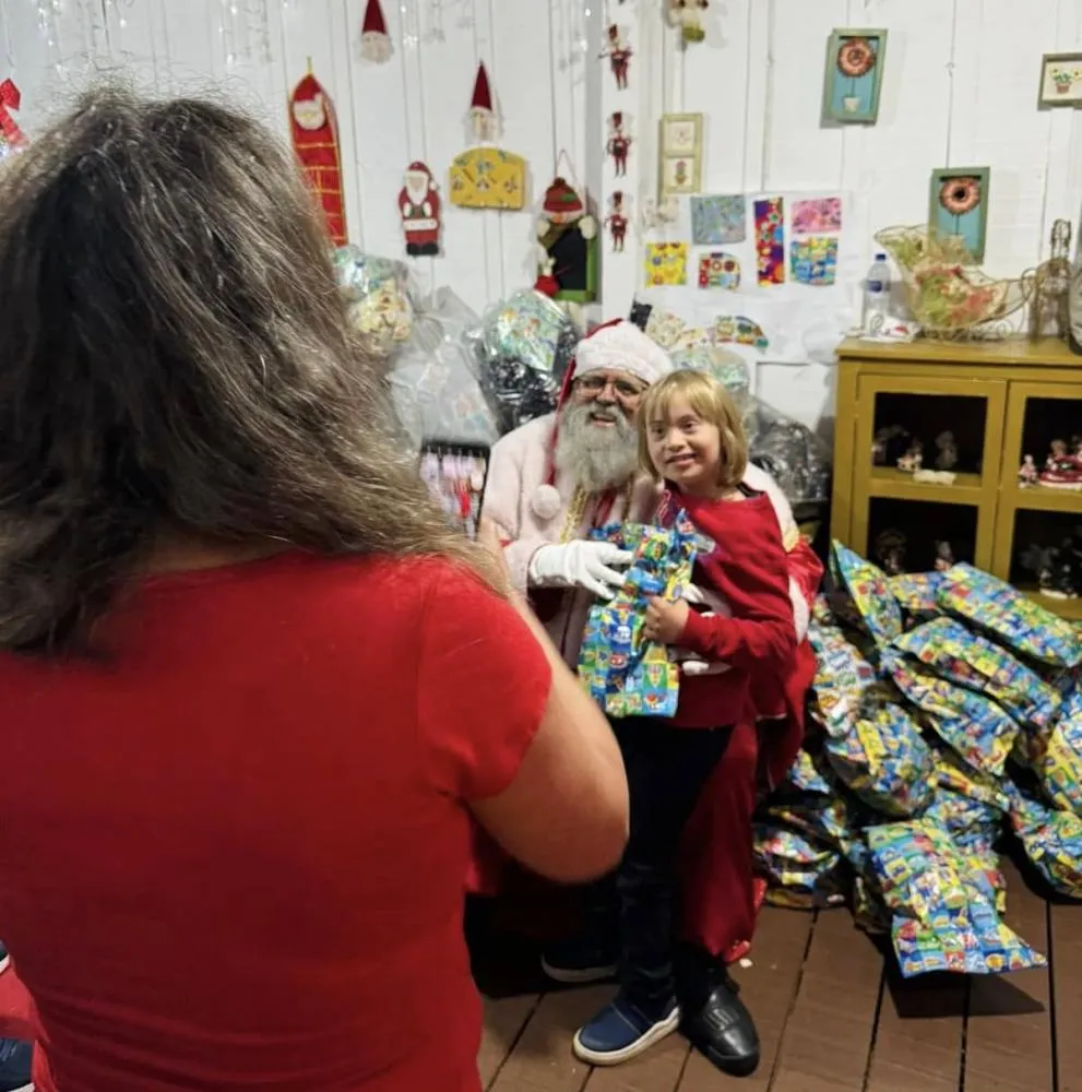 Mais de três mil presentes de Natal foram entregues em Arapoti