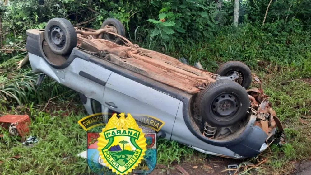 Caminhonete capota e deixa idosa ferida no Norte Pioneiro