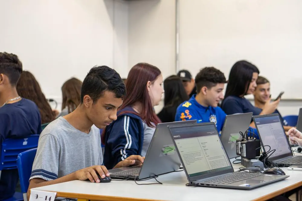 Estado investe mais de R$ 90 milhões em tecnologia na rede estadual de ensino