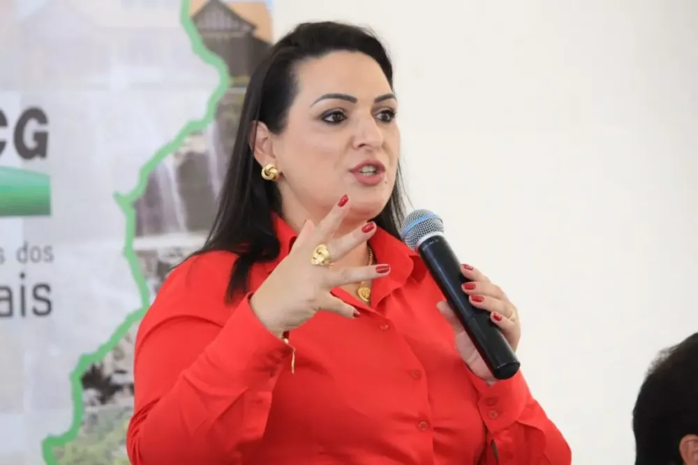 Golpistas utilizam nome e imagem de prefeita dos Campos Gerais para aplicar golpes