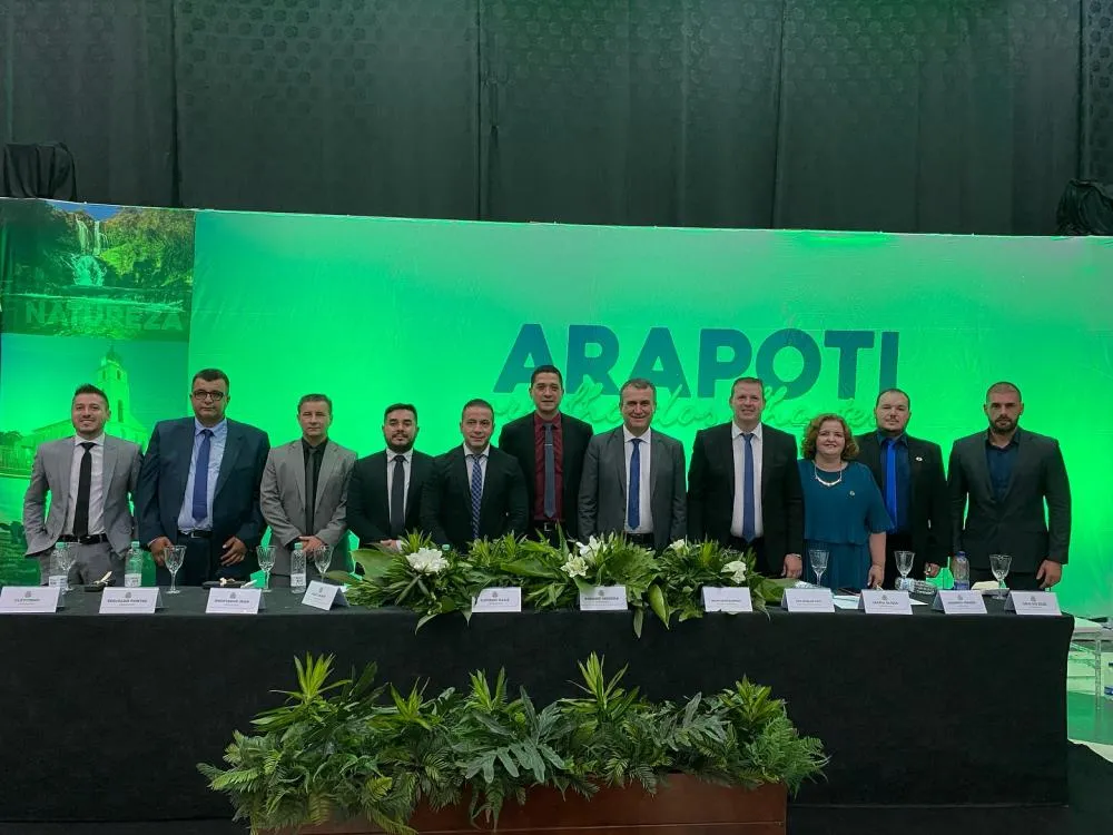 Prefeito, vice e vereadores eleitos tomam posse em Arapoti