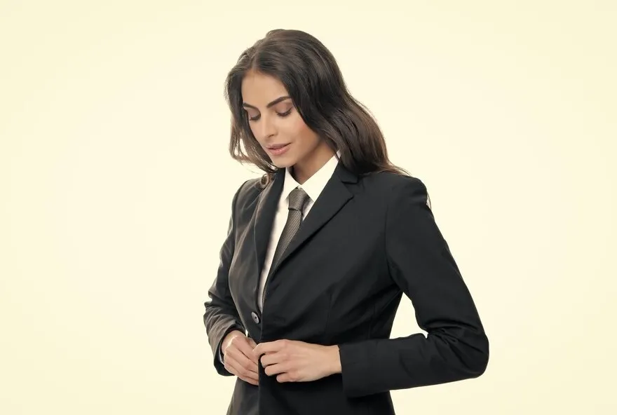 Gravata, talvez. Posicionamento, com certeza!