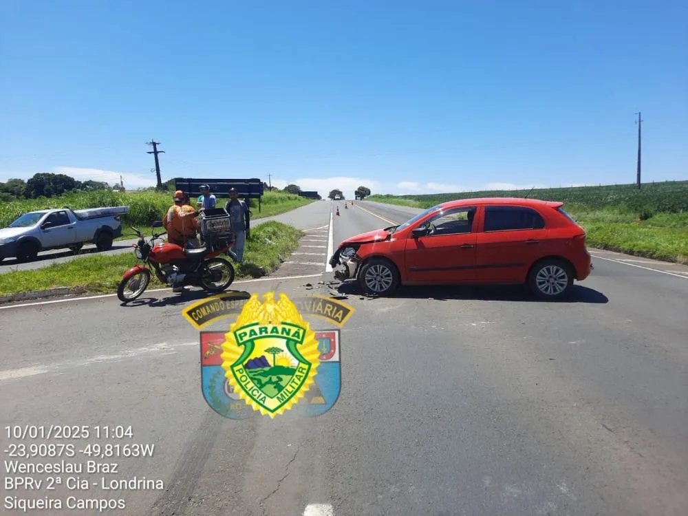 Colisão entre carro e moto deixa homem e idoso feridos em Wenceslau Braz