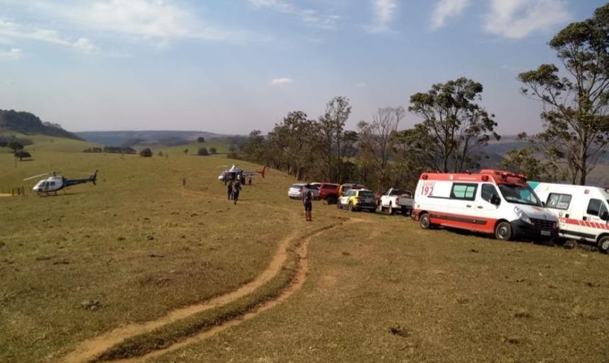 Policiais ficam feridos após acidente com Parapente
