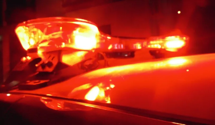 Criança de quatro anos é estuprada enquanto mãe brigava em bar