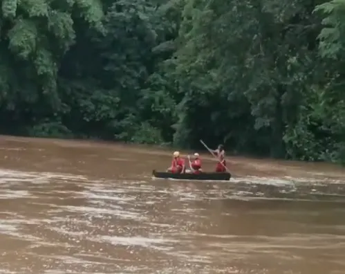 Bombeiros de Londrina reforçam buscas por jovem que se afogou em São José da Boa Vista