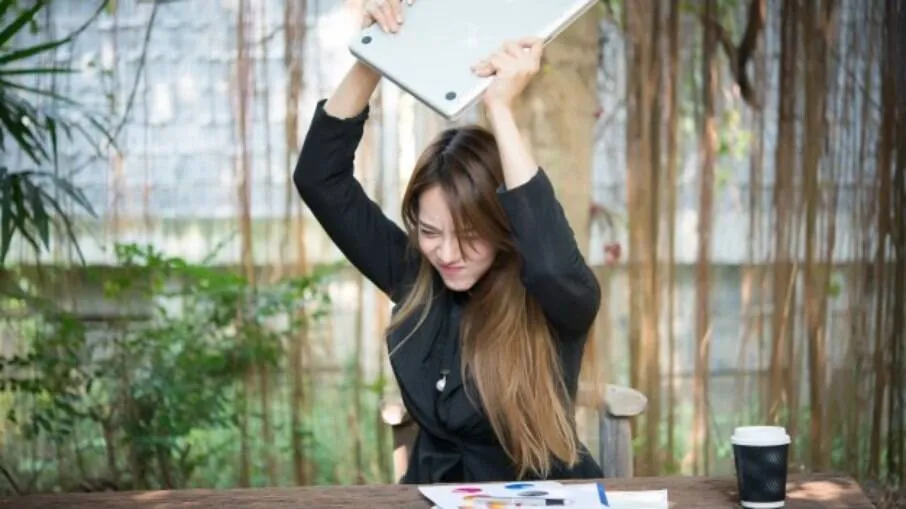 Porque agimos sem pensar quando estamos com raiva?