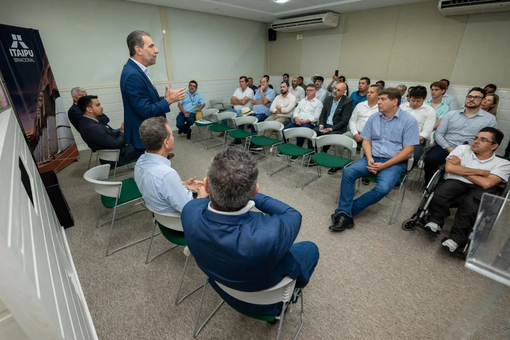 Itaipu recebe prefeitos do Norte Pioneiro para discutir parcerias e desenvolvimento regional