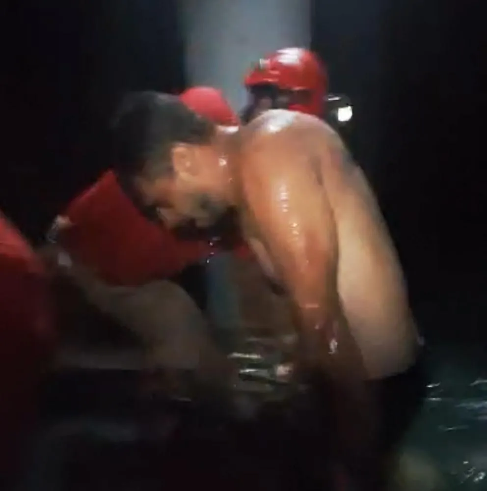 Corpo de Bombeiros resgata pescadores que caíram do barco em Carlópolis