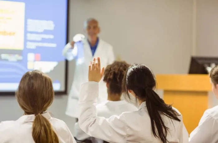 Faculdade presencial ou Ead: qual a melhor opção?