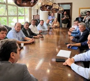 Prefeitos da Amunorpi se reúnem com presidente da Assembleia Legislativa do Paraná