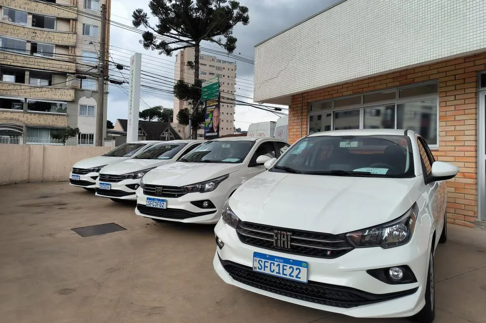 Estado entrega 10 novos veículos para fortalecer a Hemorrede do Paraná