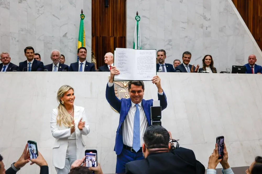 Governador participa da posse do deputado Alexandre Curi como presidente da Alep