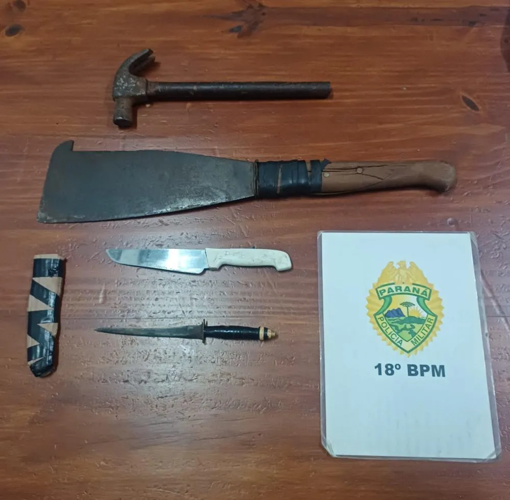 Homem é preso após ameaçar a esposa com uma faca