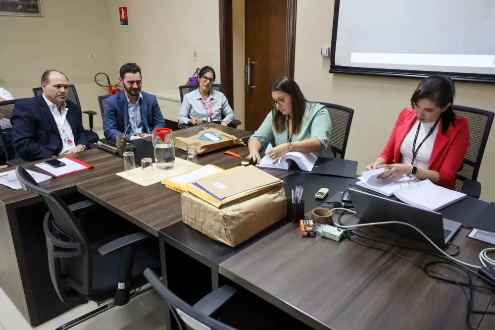 Consórcio binacional vai instalar usina solar flutuante no reservatório da Itaipu