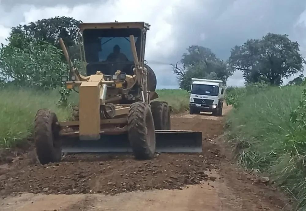 Após período de chuvas, prefeitura de Sengés recupera estradas rurais