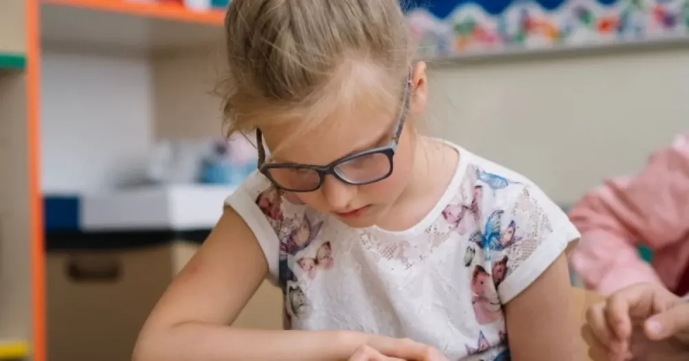 Saúde dos olhos de alunos pede atenção na volta às aulas