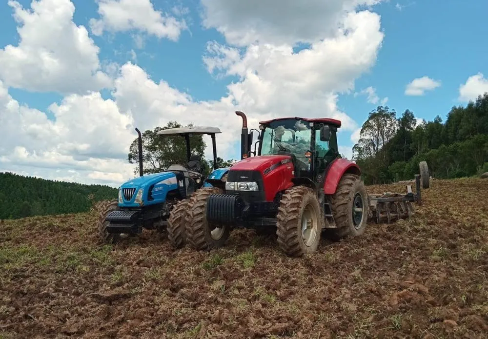 Prefeitura retoma serviço de preparação de solo para agricultores de Jaguariaíva