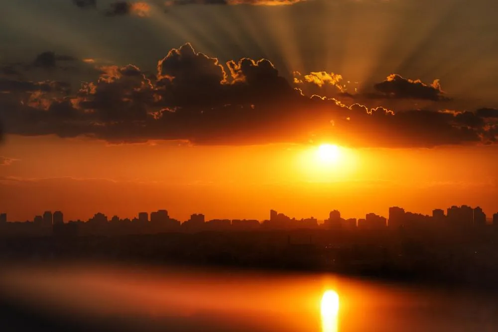 Sob alerta de calor intenso, veja o que as previsões apontam para o fim de semana na região