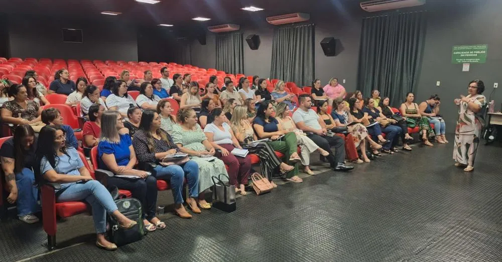 Jaguariaíva promove reunião com professores da Rede Municipal de Ensino