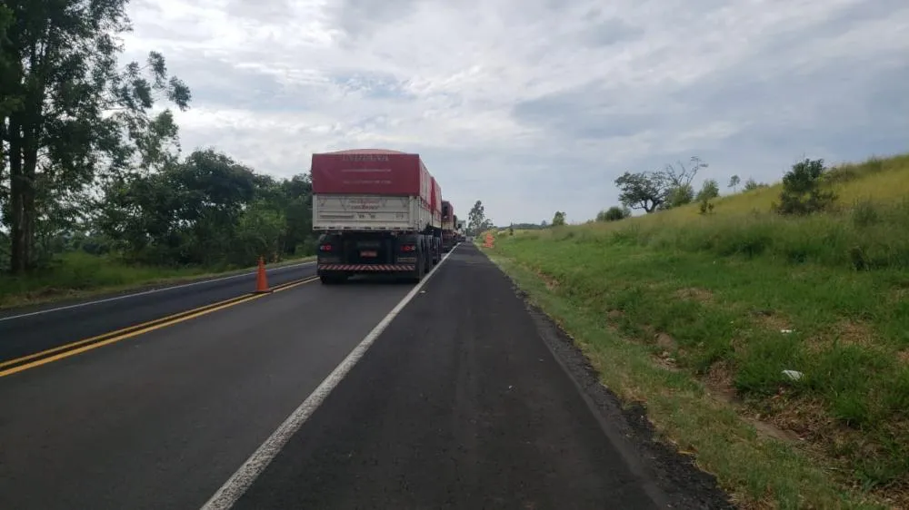 Usuários relatam congestionamento e paradas com mais de uma hora na PR-092