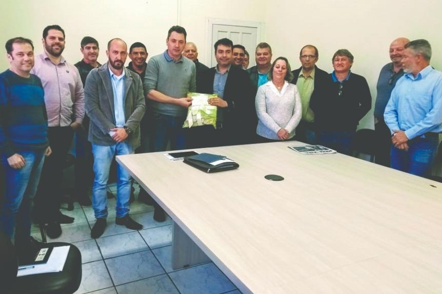 Sérgio Souza visita W. Braz para fazer balanço da atuação junto ao município