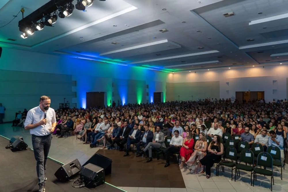 Estado anuncia 32 mil chromebooks para a rede e conectividade para 150 escolas