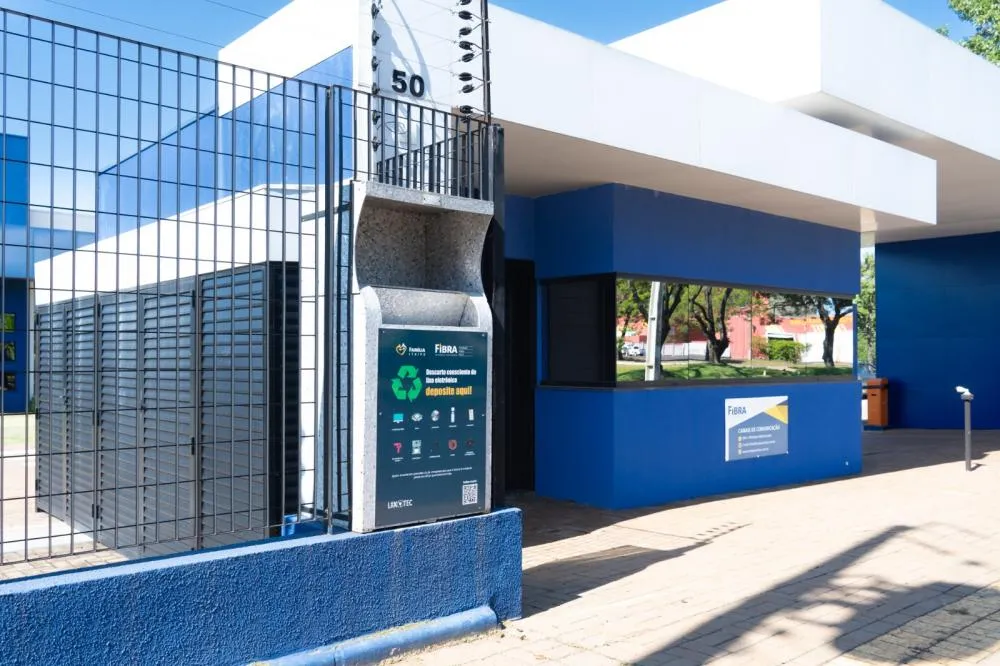 Fibra mantém ponto de coleta de lixo eletrônico na Vila A
