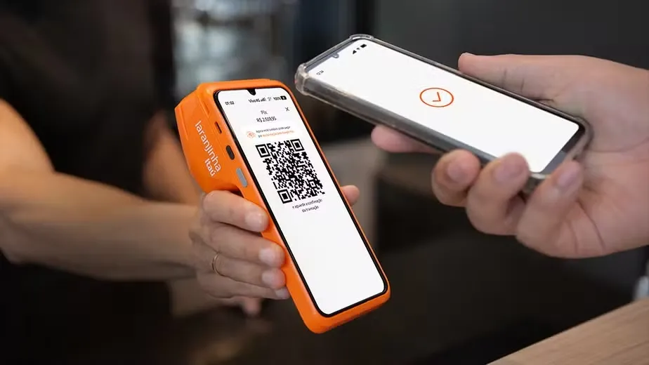 Pix por aproximação pode facilitar golpes em locais movimentados durante o carnaval