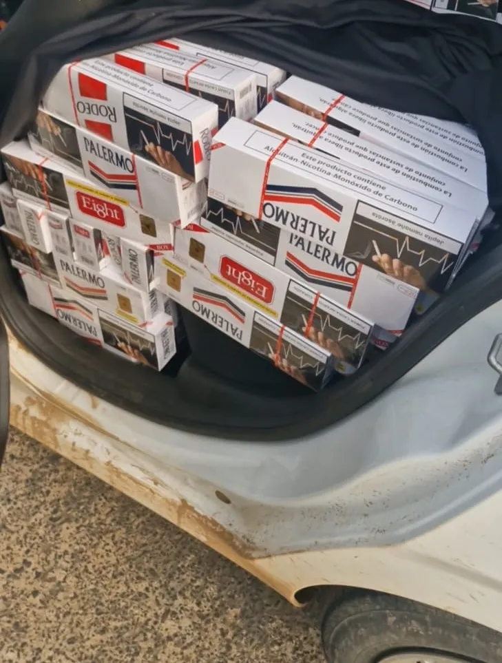 Polícia Militar apreende carro carregado com cigarros contrabandeados no Norte Pioneiro.