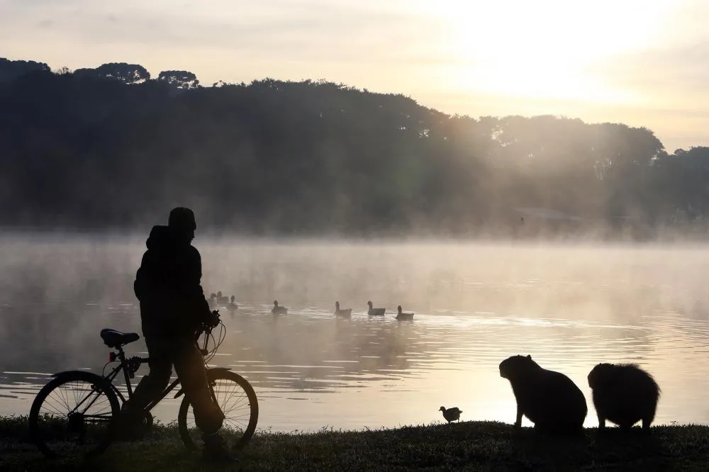 Após semanas de calor intenso, frente fria chega ao Paraná na próxima segunda-feira