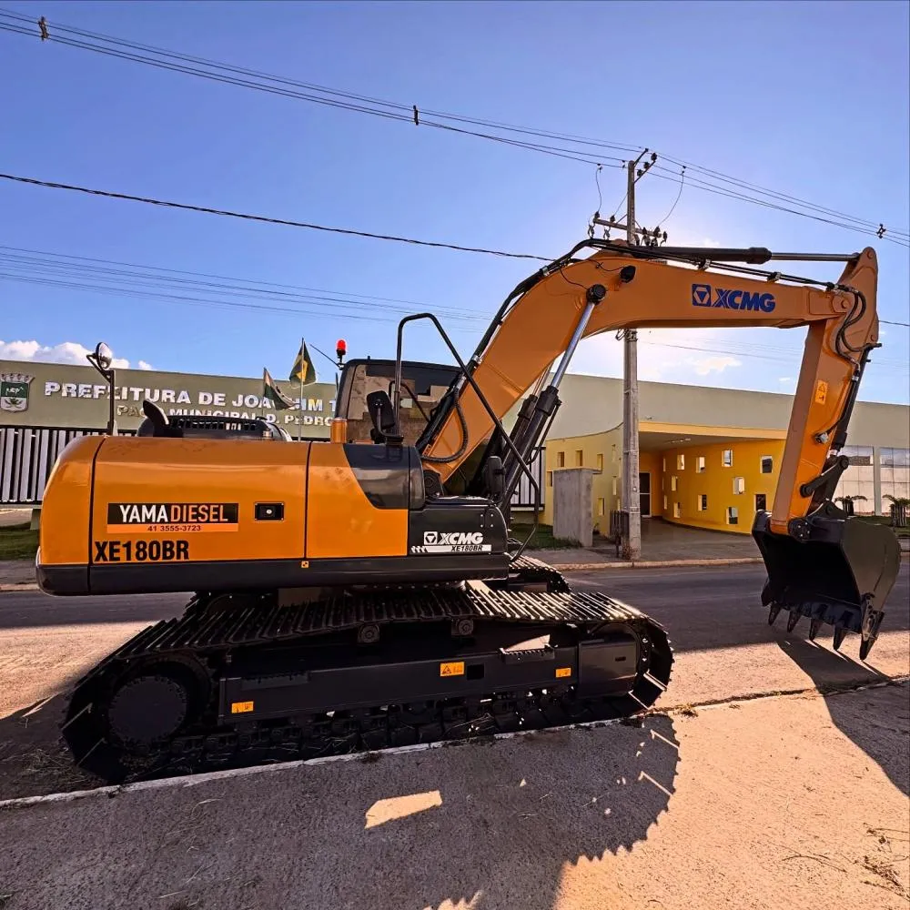 Joaquim Távora recebe Escavadeira Hidráulica 0km para auxiliar em obras