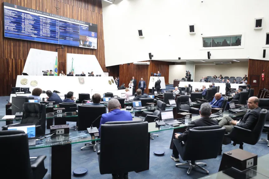 Deputados aprovam propostas que ampliam garantias e direitos às mulheres paranaenses