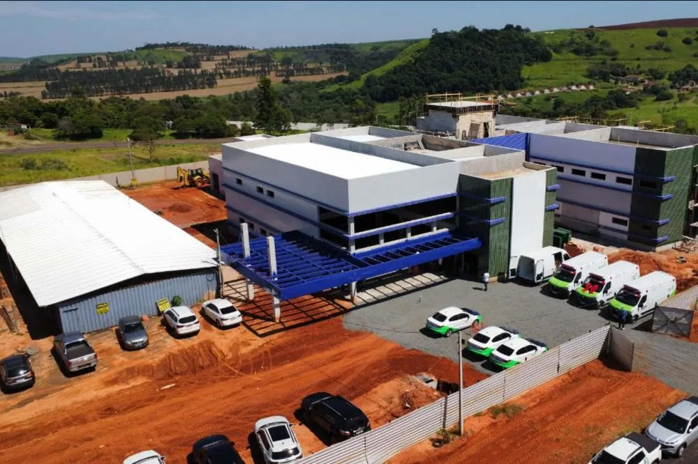 Obras do Ambulatório Médico de Especialidades de Jacarezinho de aproximam de 50% de execução