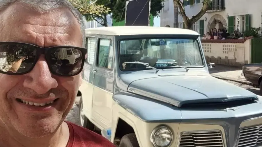 Homem tira selfie com elenco de ‘Ainda Estou Aqui’ sem saber e descobre após ver cena histórica do filme