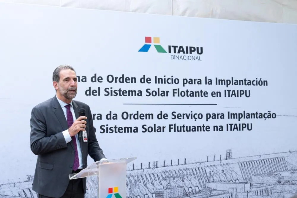 Itaipu autoriza instalação de usina solar flutuante no reservatório da usina