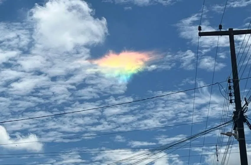 “Nuvem colorida” aparece no Paraná e intriga moradores