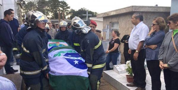 Testemunhas relatam explosão antes de queda de avião de Bernardo Carli