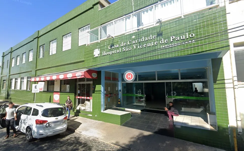 Homem vai parar no hospital após dar tiro no próprio ombro em Tomazina