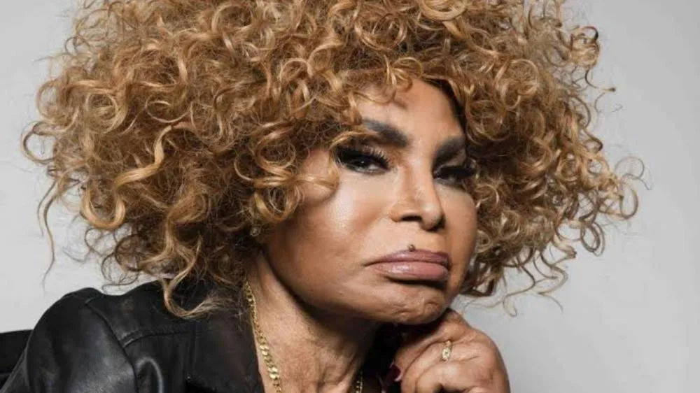 Mulher de 64 anos descobre que não é filha de Elza Soares após exame de DNA
