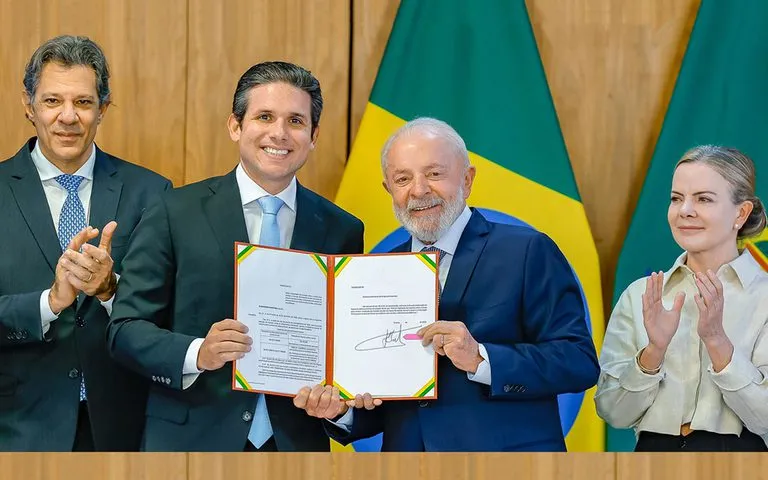 Governo apresenta projeto de lei para isentar imposto de renda para quem recebe até R$ 5 mil