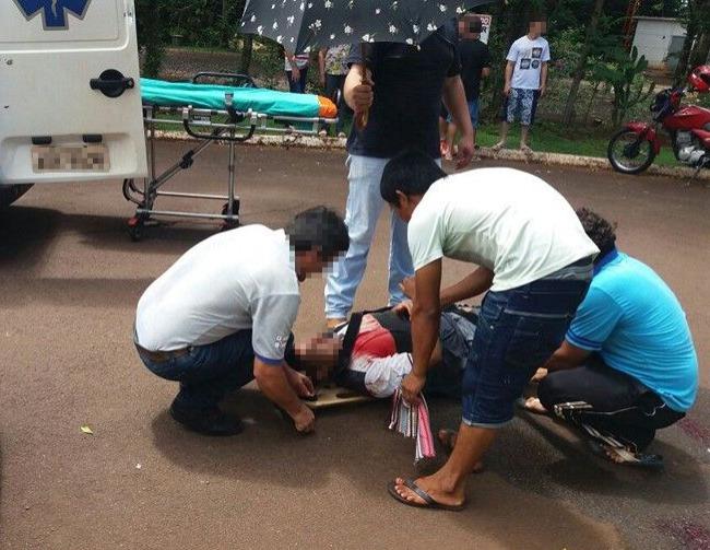 Homem vai parar no hospital após acidente causado por adolescentes