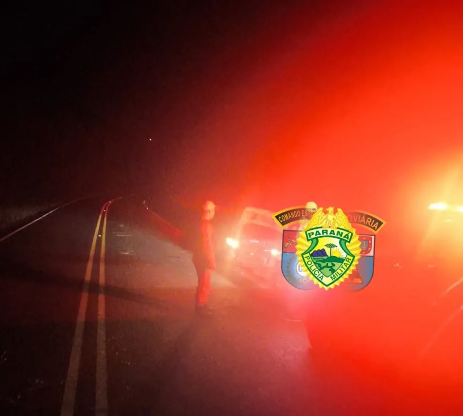 Motorista capota carro e é preso por dirigir embriagado