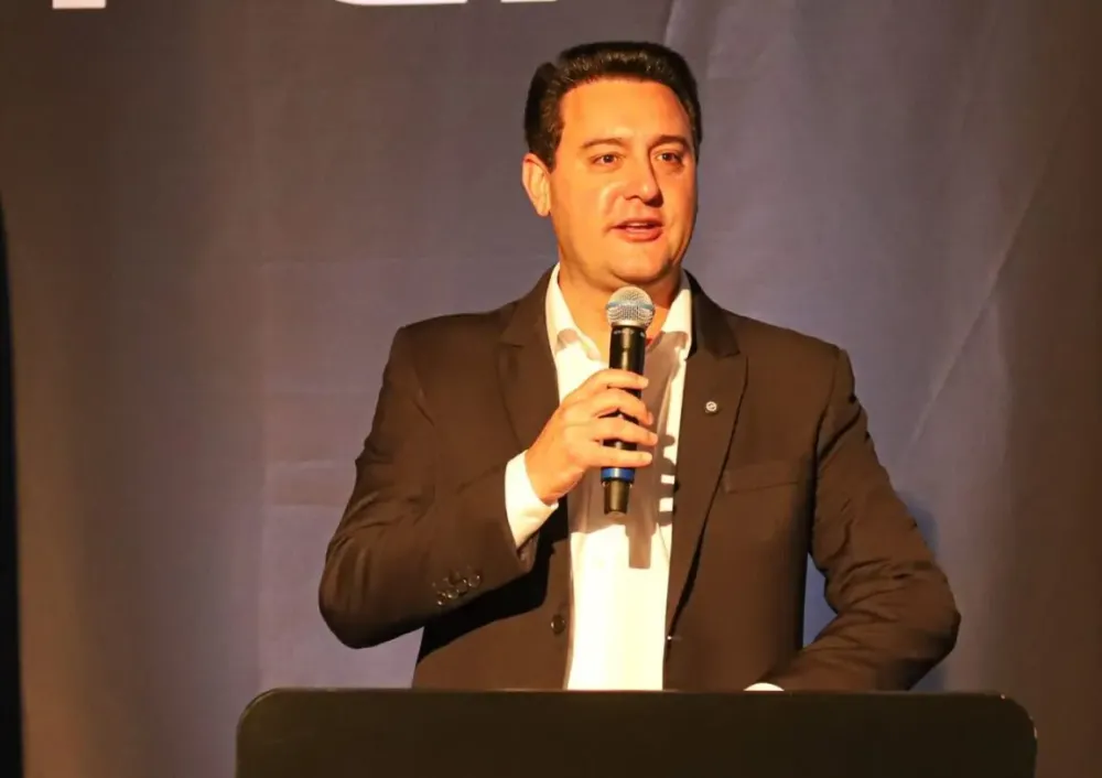 Ratinho Junior venceria Lula em 2º turno, aponta pesquisa