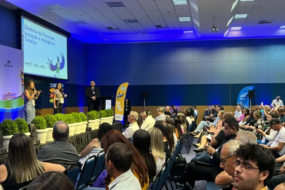 Governo reúne gestores e empresários para apresentar programas e fomentar o turismo no Paraná
