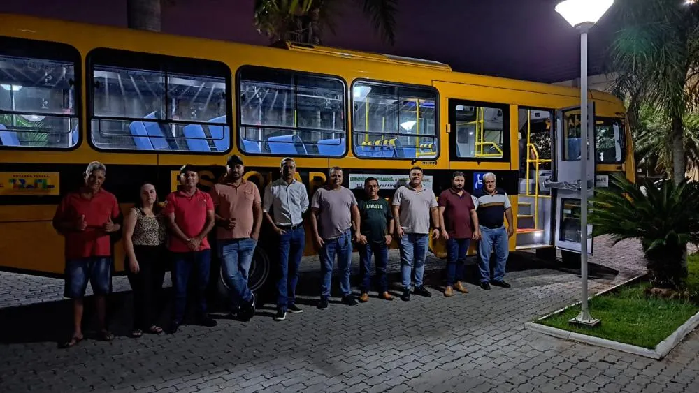 Vereadores conseguem novo ônibus para a educação em Pinhalão