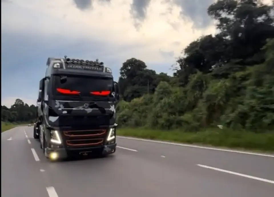 Caminhoneiro paranaense viraliza nas redes sociais com transformação em veículo