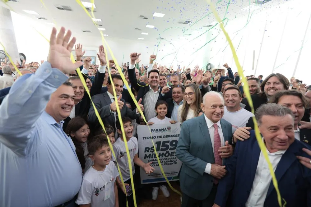 Ratinho Junior assina repasse de R$ 159 milhões para políticas da criança e do adolescente